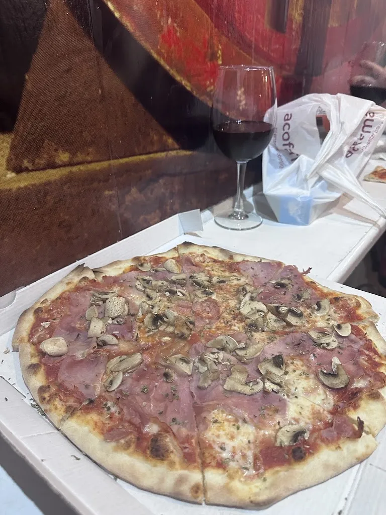 Jonathan Gray_Pizzería L´Isola Che Non C´e _Astorga_review