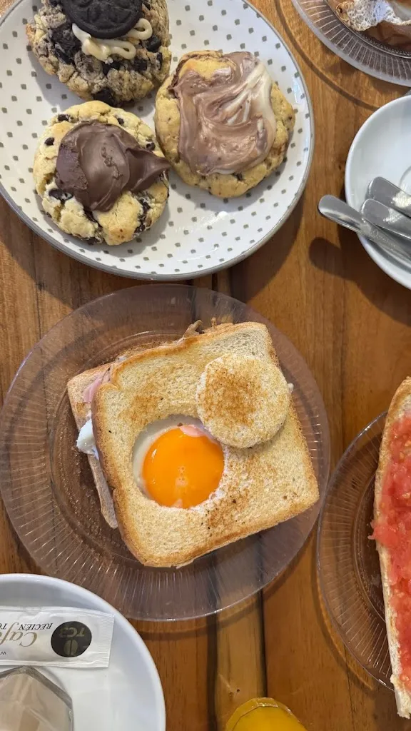 Silvia Valcárcel_Cafeteria Montecassino_Bembibre_review