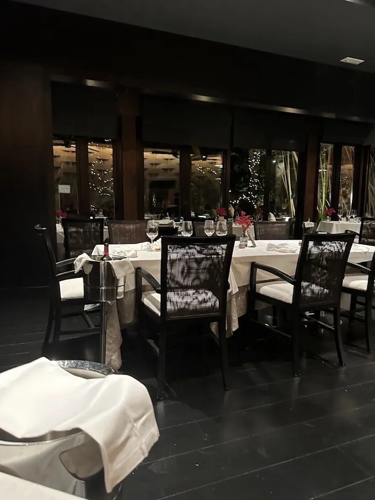 Thomas W.J._In Black_Finestrat_review