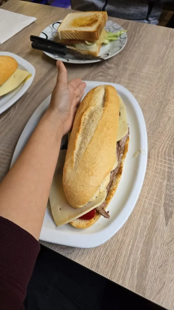 Zemfira Lysenko_Burger Pasaje_Boñar_review