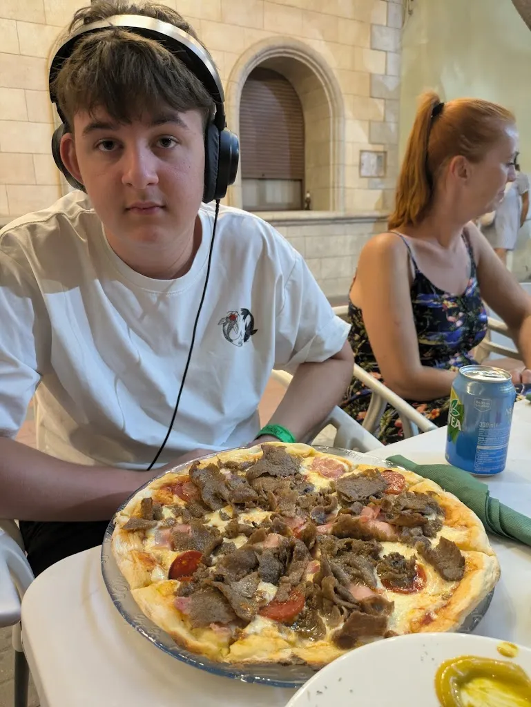 David Rixon_El Nuevo Valle - The Irish Bar_Hondón de los Frailes_review