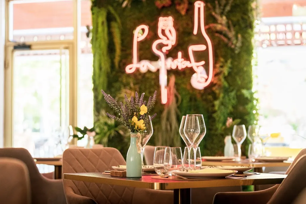 La Gruta de Valdebernardo restaurant in Bañeza La