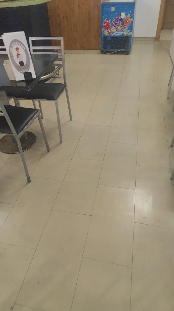 Xavi Django_La Jefa_Bañeza La_review