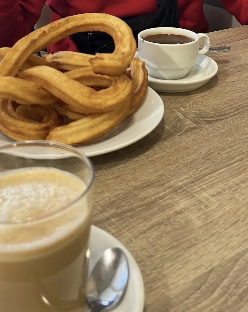 Maika Alarcos Carrillo_Cafetería Churrería Ulises_Bañeza La_review