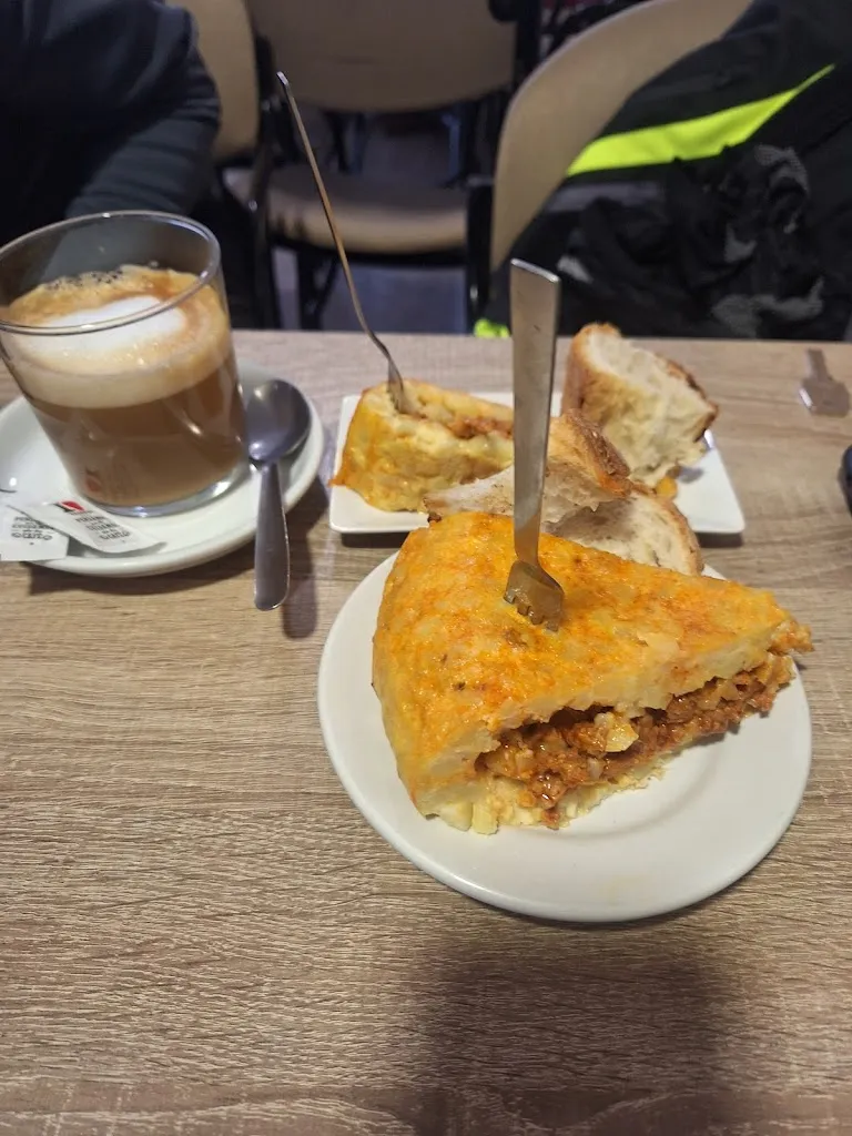 Mario Redondo_Cafetería Churrería Ulises_Bañeza La_review