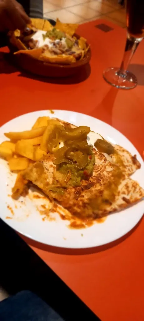 Jullieth_Sport Bar Savoy_Bañeza La_review