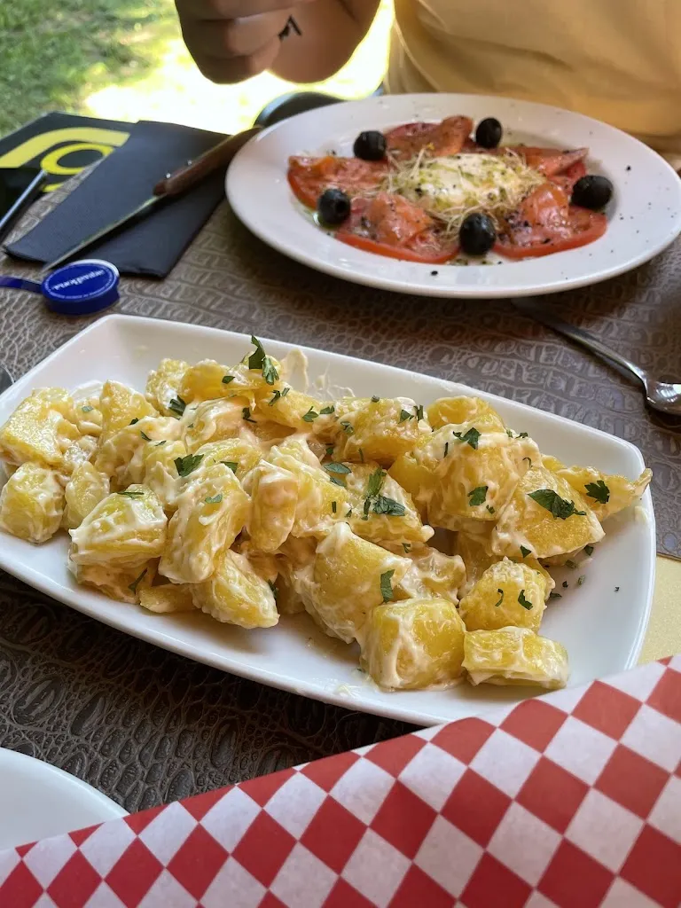 Anne Mehta_Cocodrilo Negro Cafe_Cabañas Raras_review