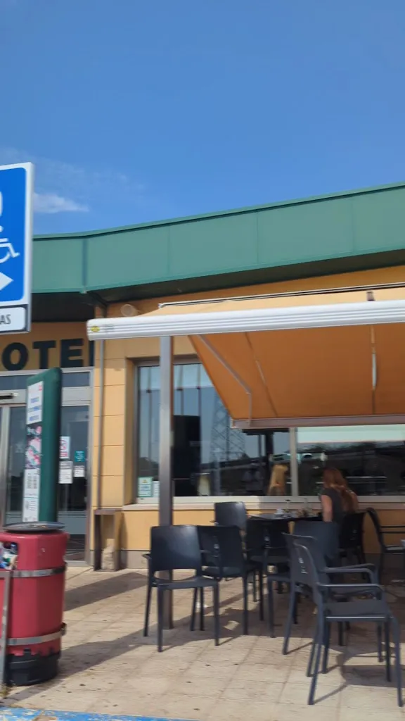 Marc Ll._Área de Servicio Castillo El Burgo._Burgo Ranero El_review