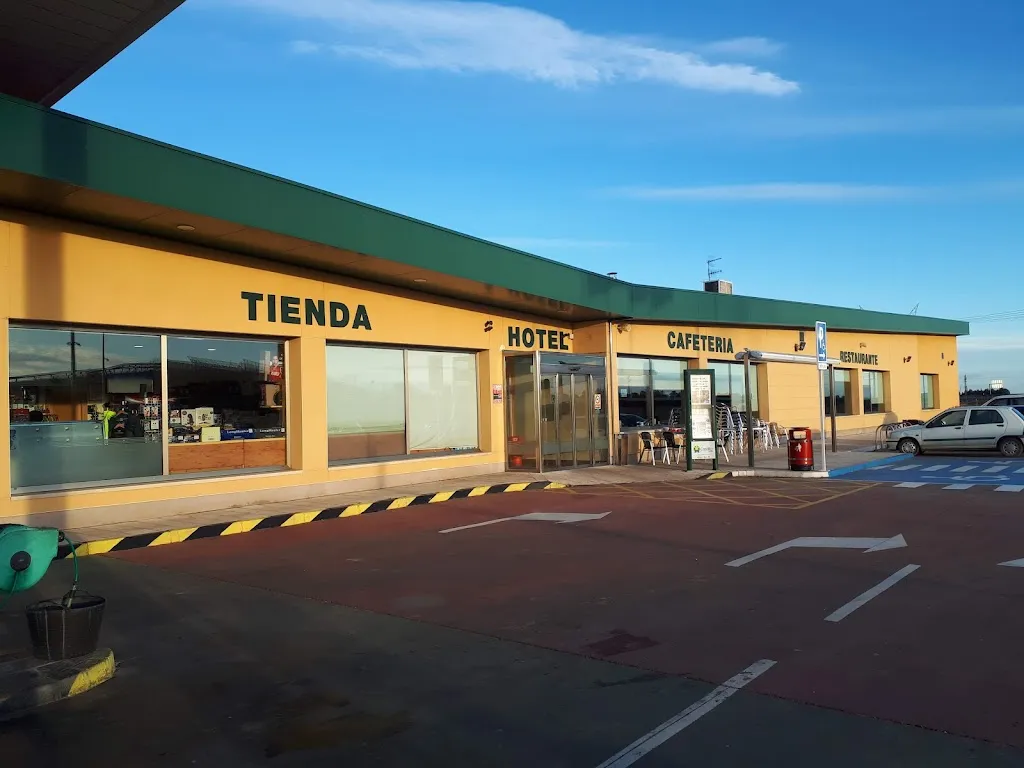 Timothy Carr_Área de Servicio Castillo El Burgo._Burgo Ranero El_review