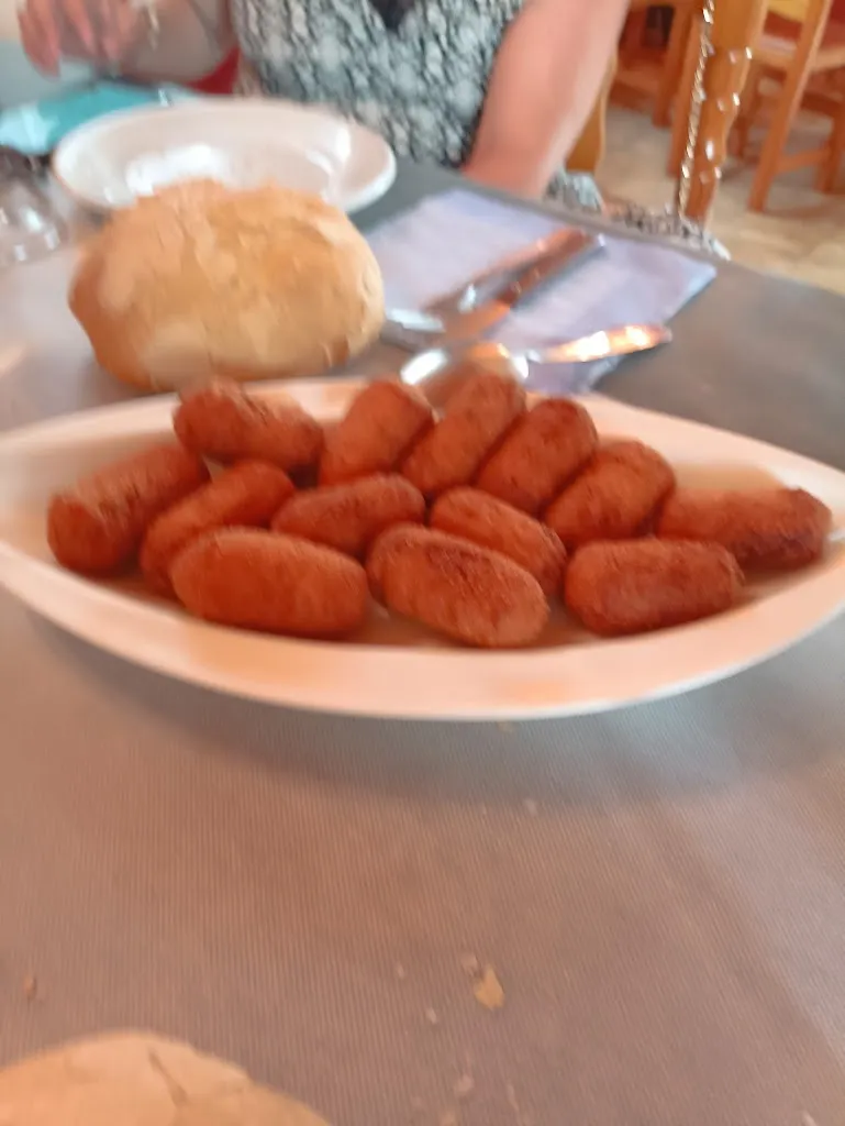 Pablo Cano_Restaurante Mesón Resthy_Benuza_review