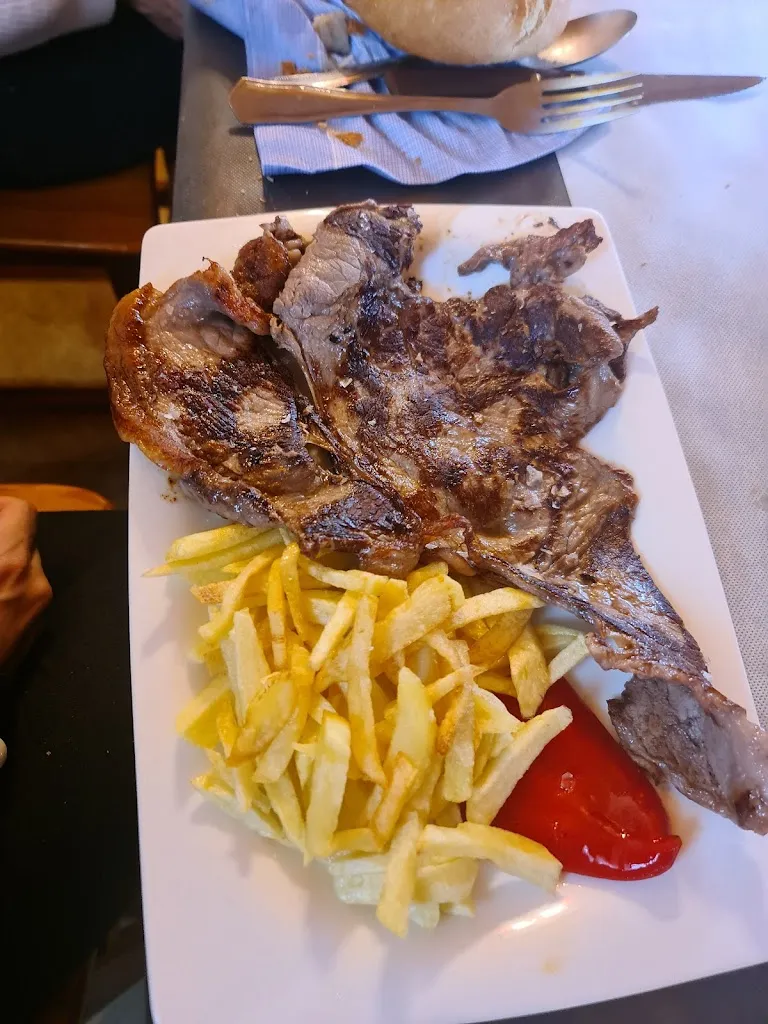 Daniel_Restaurante Mesón Resthy_Benuza_review