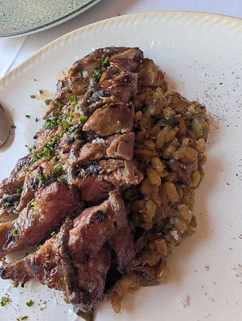 Lisa Zhou_La Única_Benuza_review