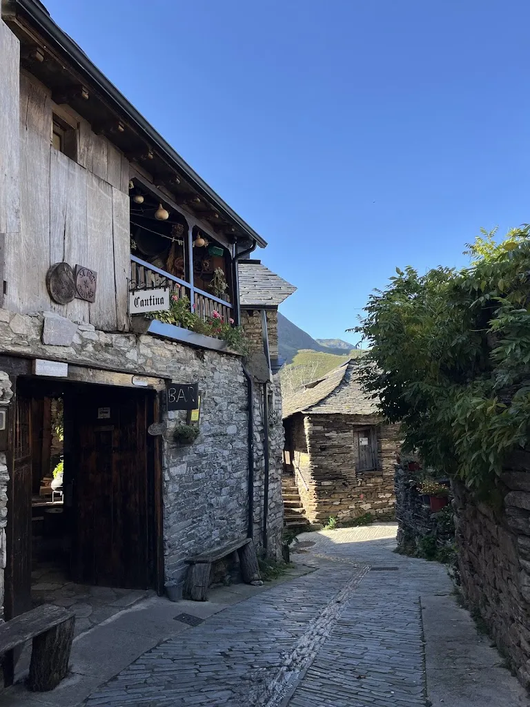 Laura Paluska_La Cantina_Benuza_review