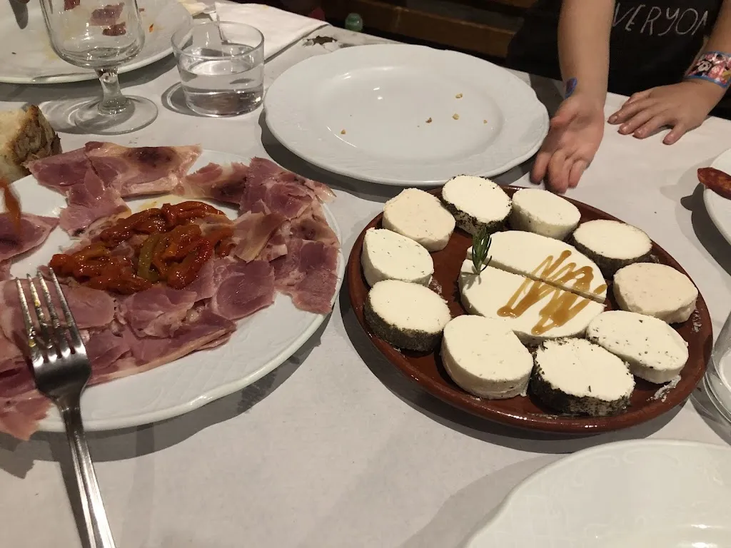 visi lopez_La Cantina_Benuza_review