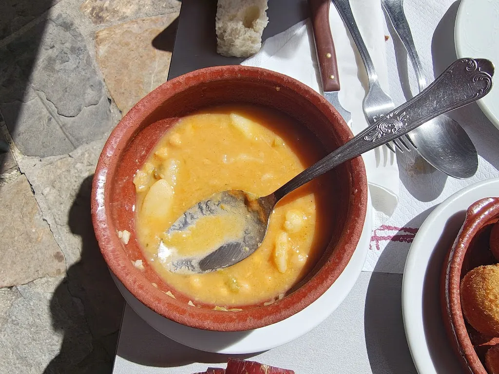 Sabela Castro_La Cantina_Benuza_review