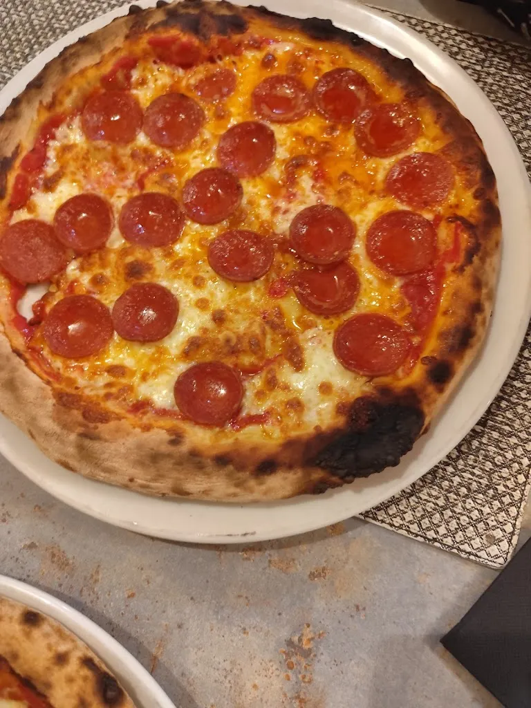 EXPROPIAZION anarcopunk asturies_Pizzería La Nonna Camponaraya_Camponaraya_review