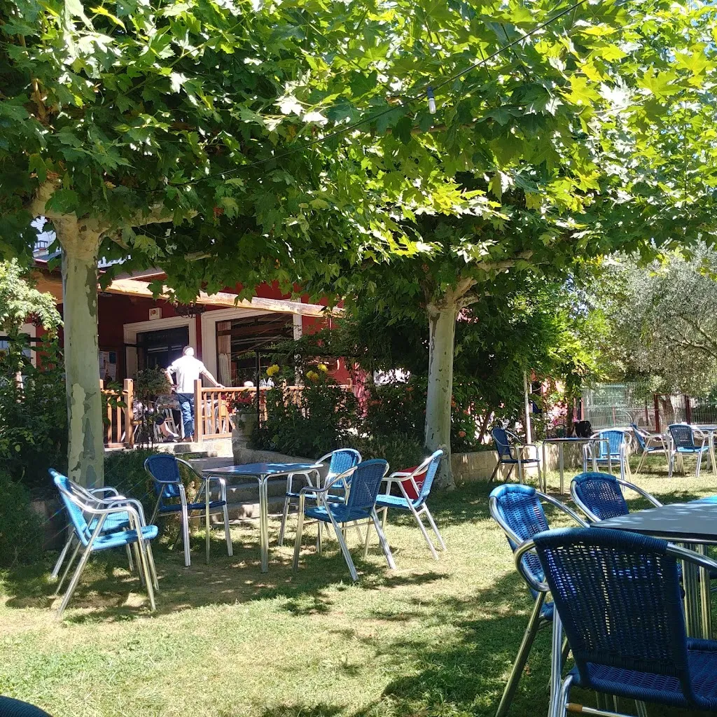 Café Bar El Monasterio restaurant in Carracedelo