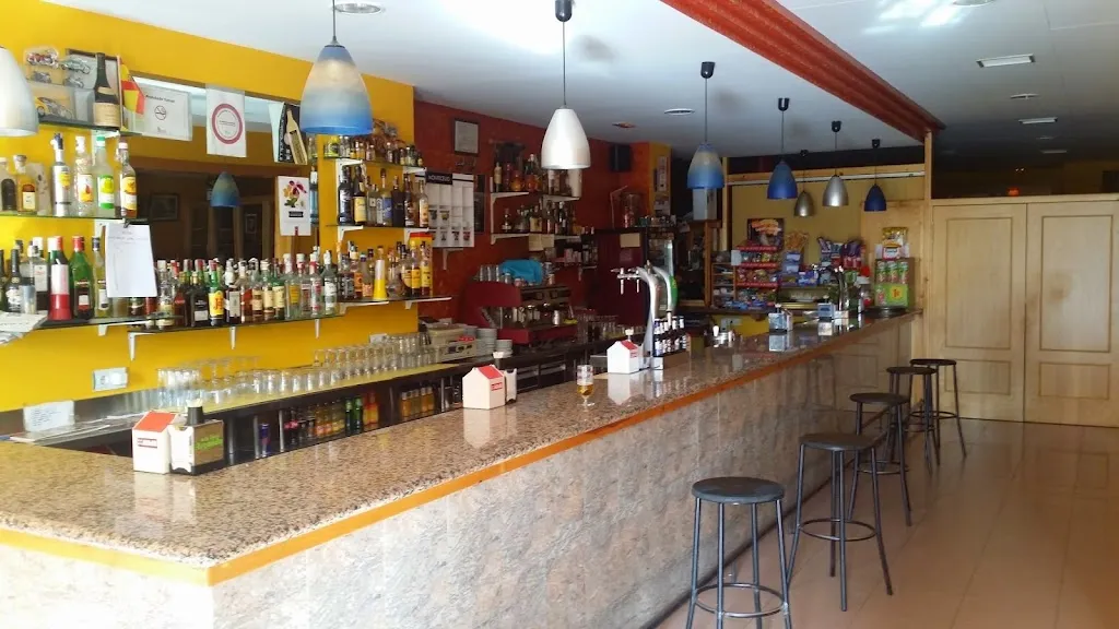 Cafe Bar Avenida restaurant in Castrocontrigo