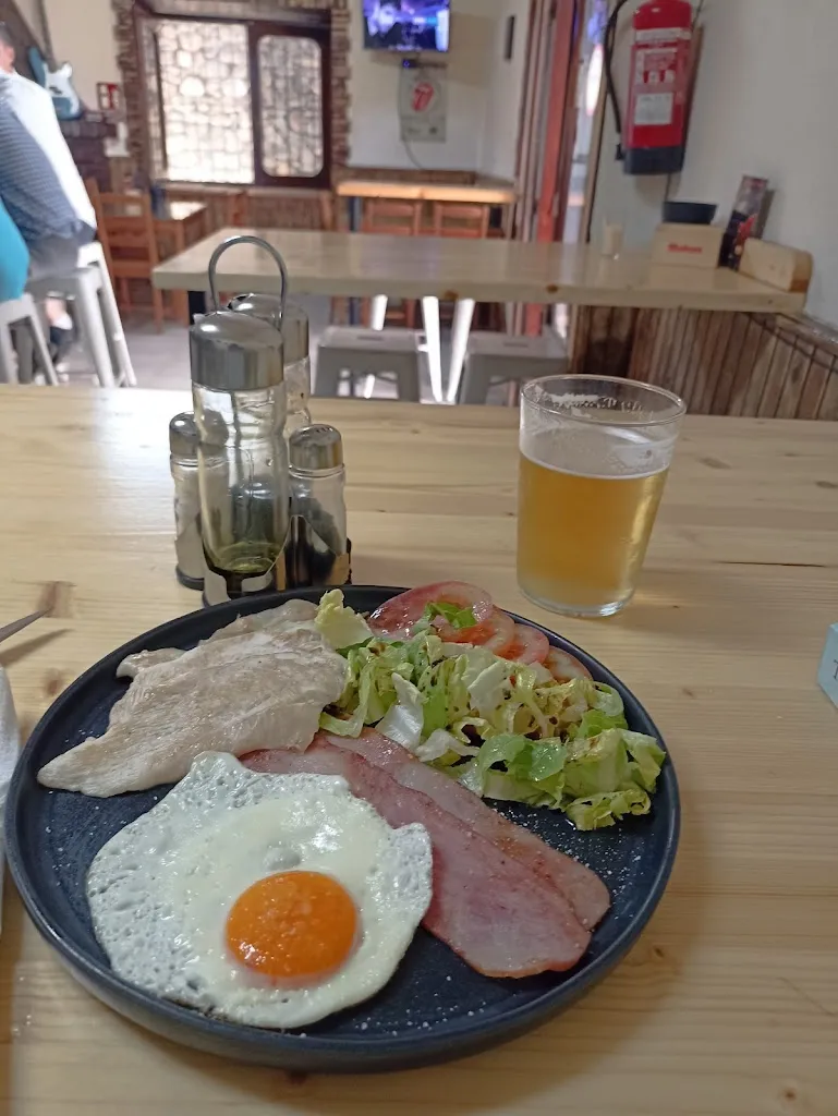 Isabel María López Aguayo_Rock and Burguer_Cacabelos_recensione