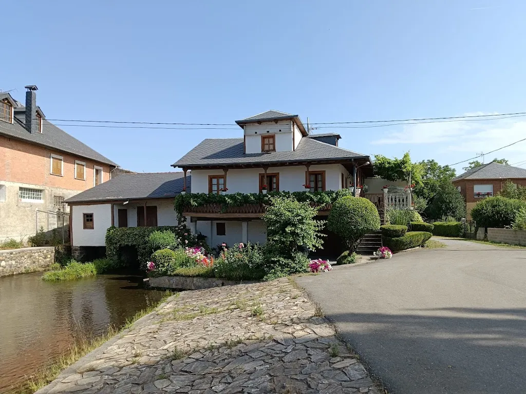Alojamiento y Albergue EL MOLINO Restaurante restaurant in Cacabelos