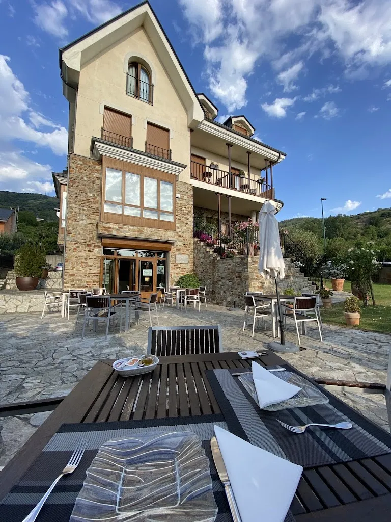 Hotel Rural Villa Mencia restaurant in Corullón