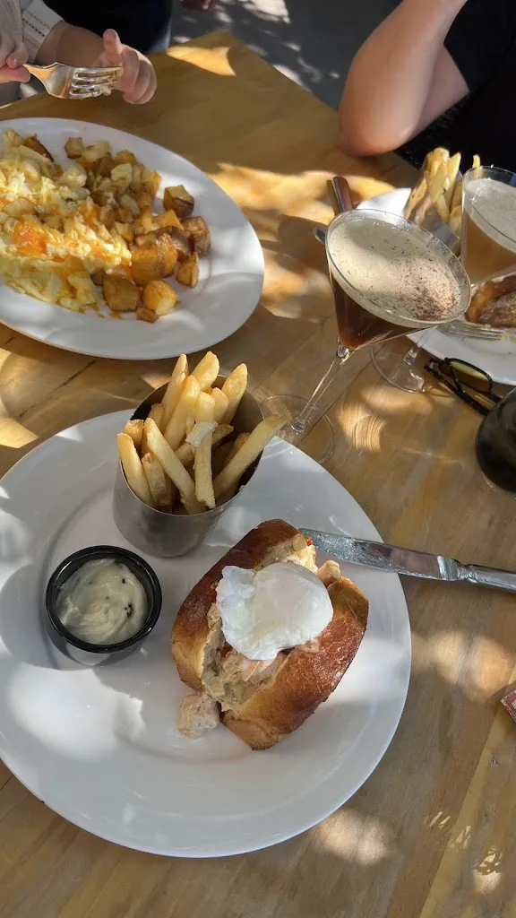 Roxanna Marie_Forty Nine Forty_Corrales_recensione