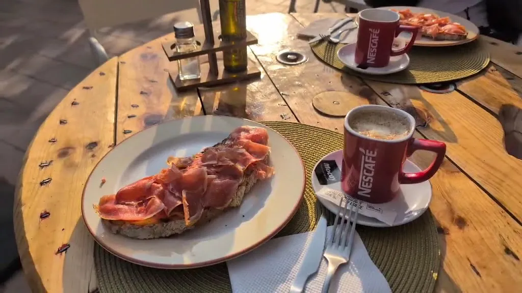 Adrián Palos_Hotel Rural El Sabinar_Crémenes_review