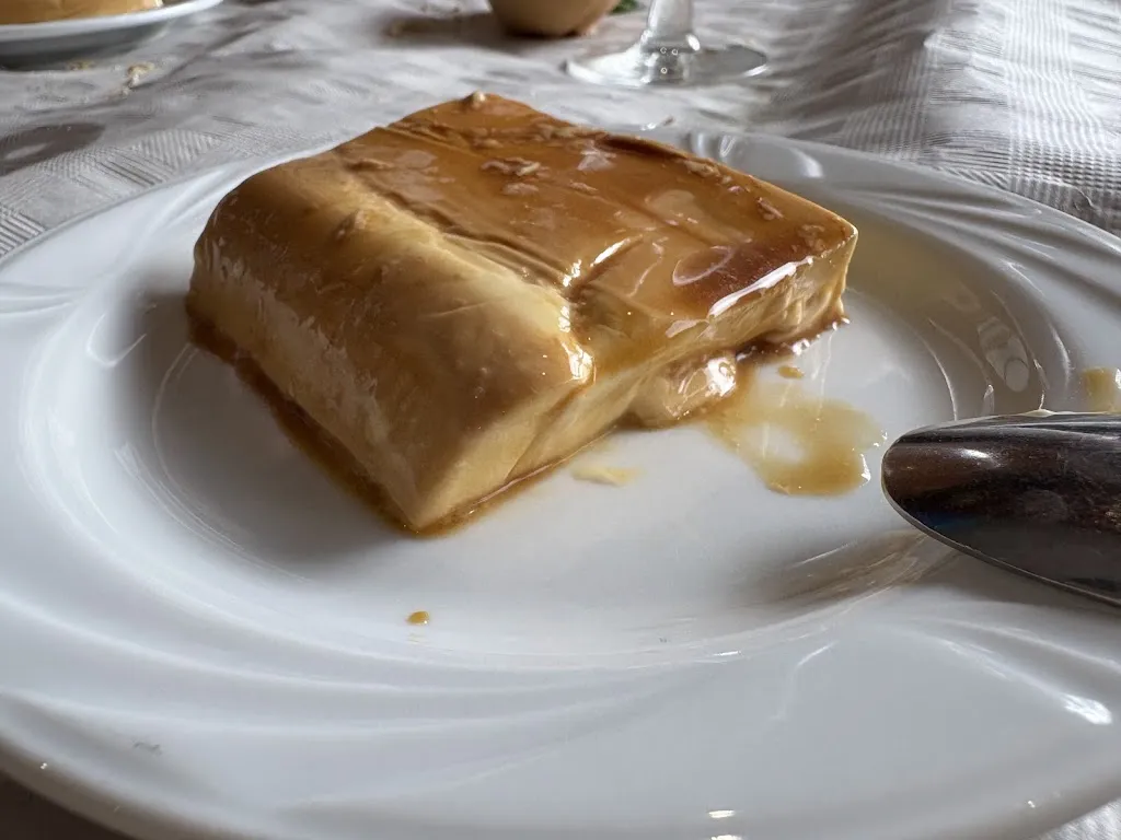 Álvaro García Miguélez_Hostal El Cruce_Cistierna_recensione