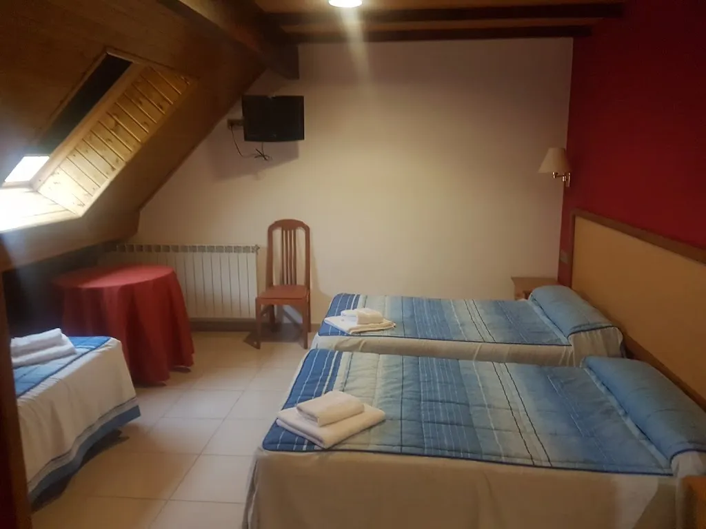 Hostal El Cruce_Cistierna_slider_image_2