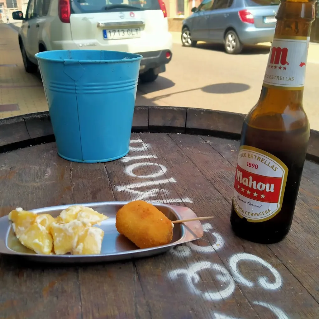 bar solera restaurant in Cistierna