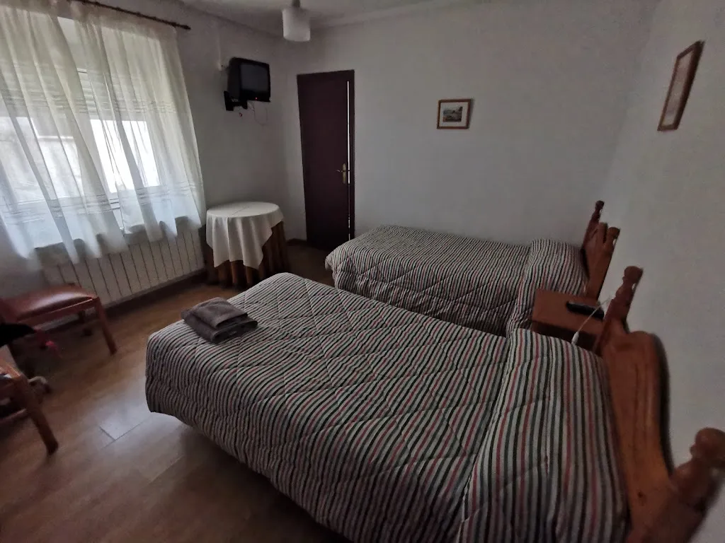 Hostal Restaurante Moderno_Cistierna_slider_image_2