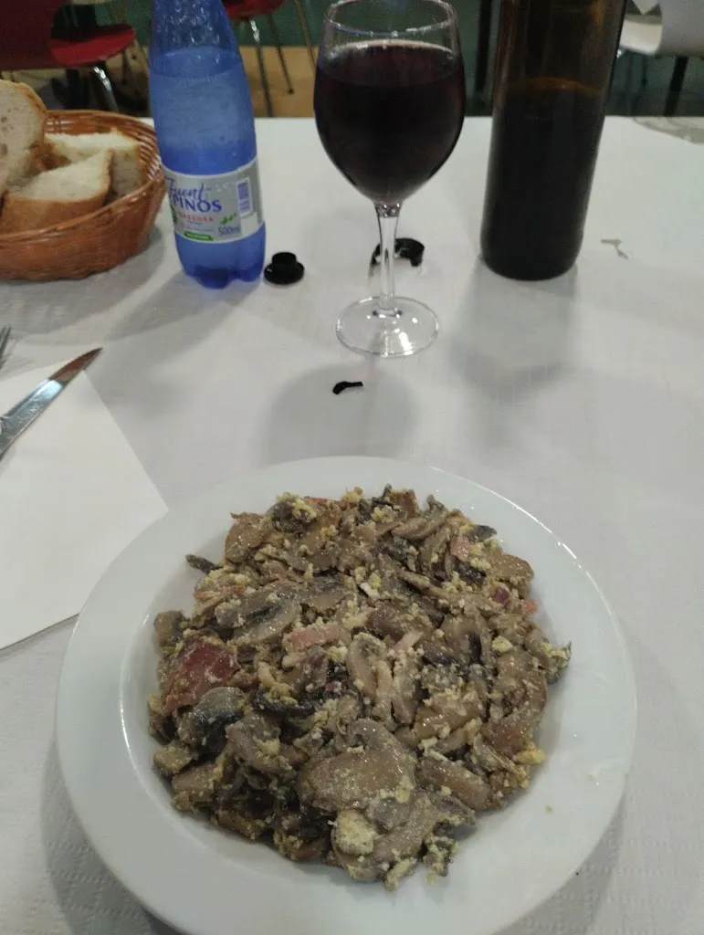 Antonio Nicolás Valentín_Hostal Restaurante El Bayo_Cubillos del Sil_review