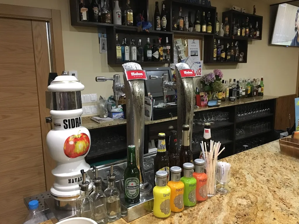 CAFÉ-BAR LA MADRILEÑA_Cubillos del Sil_slider_image_2