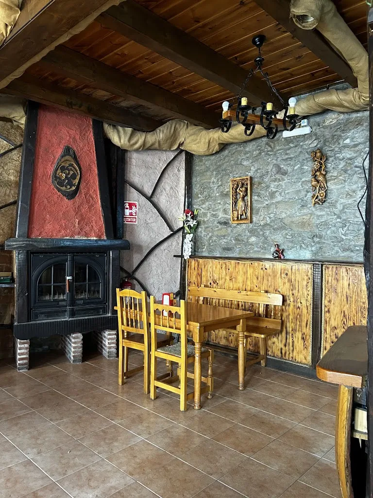 Manila Bar_Folgoso de la Ribera_slider_image_3