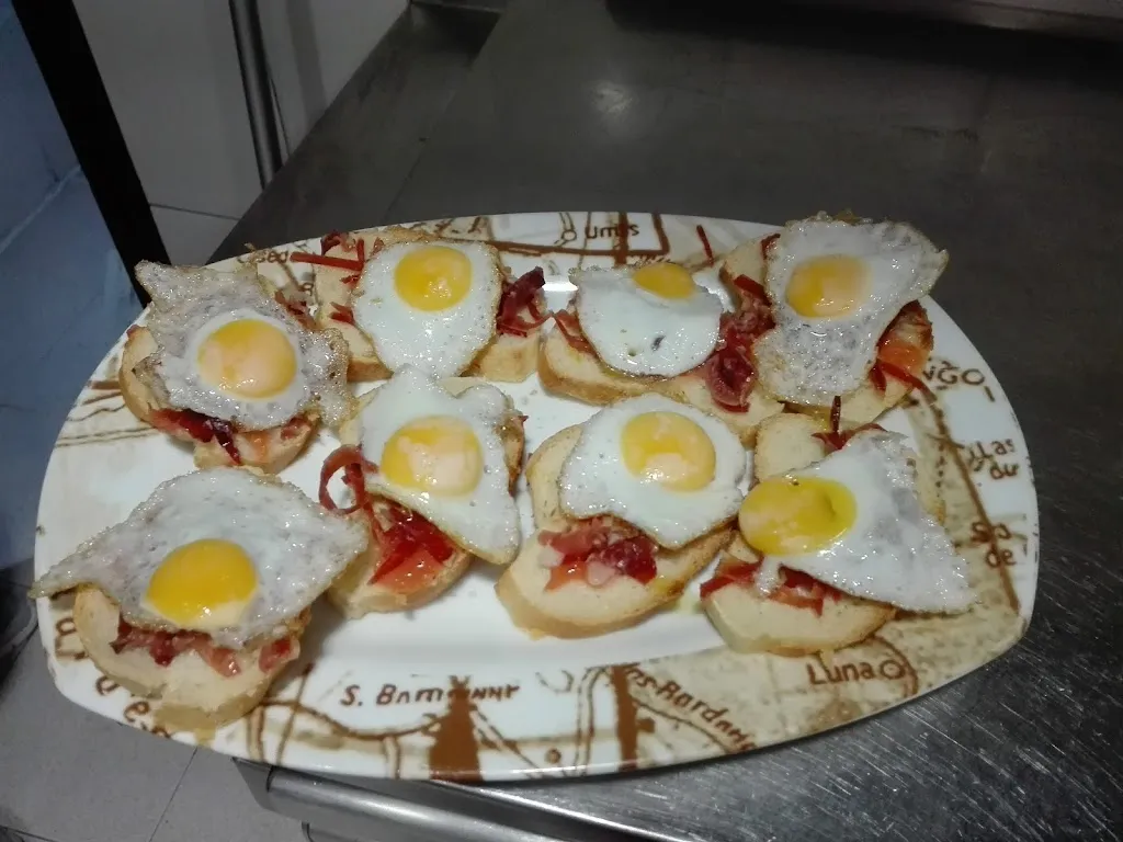 Menu_Cafetería J-5_El Hoyo de Pinares_image_9