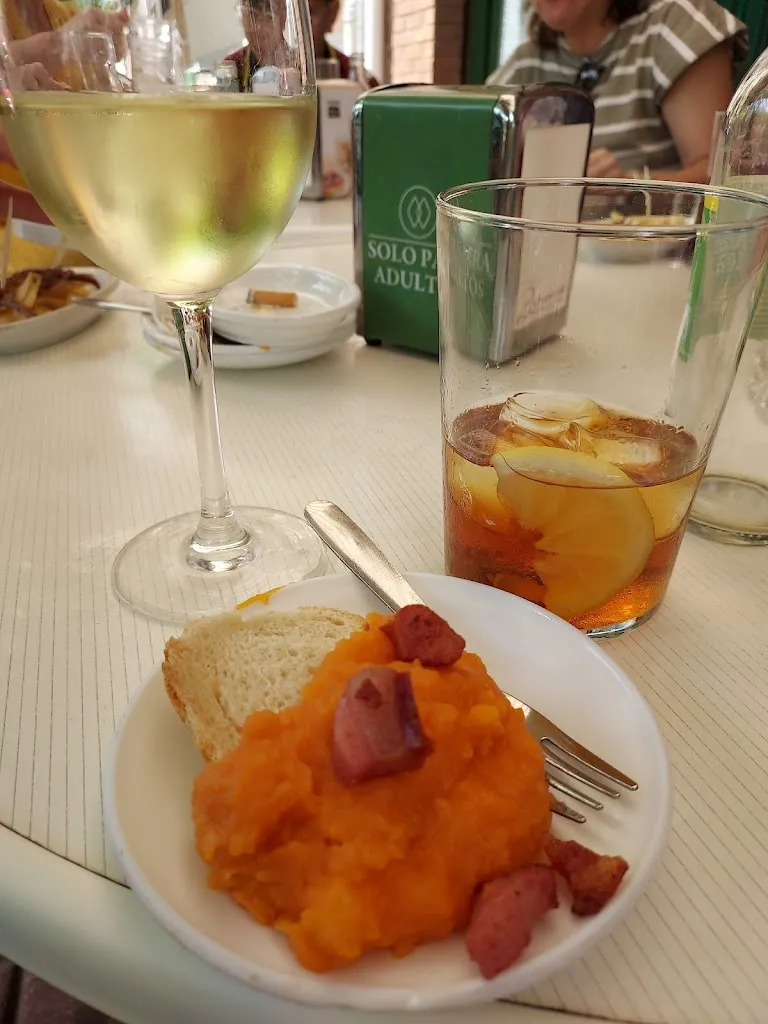 FCOJAVIER HERRERO SÁNCHEZ_Cafetería J-5_El Hoyo de Pinares_review