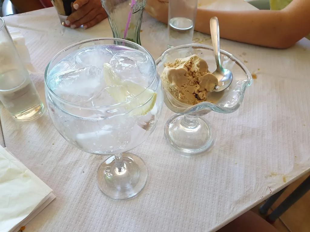 Menu_Cafeteria restaurante la piscina_El Hoyo de Pinares_image_3