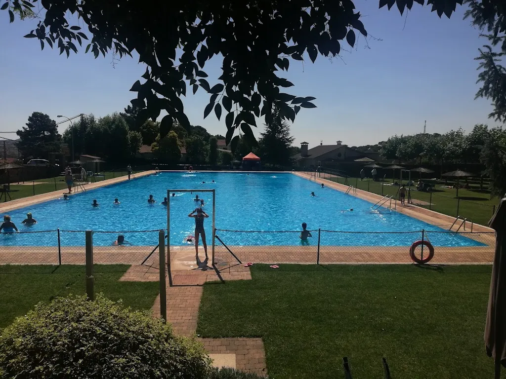 Cafeteria restaurante la piscina_El Hoyo de Pinares_slider_image_3