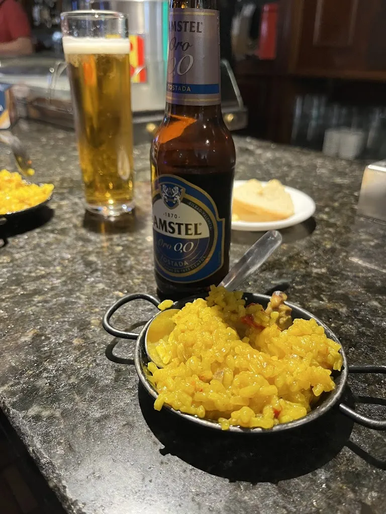 Sheila Gaudul Guerrero_Bar Montecarlo_El Hoyo de Pinares_recensione