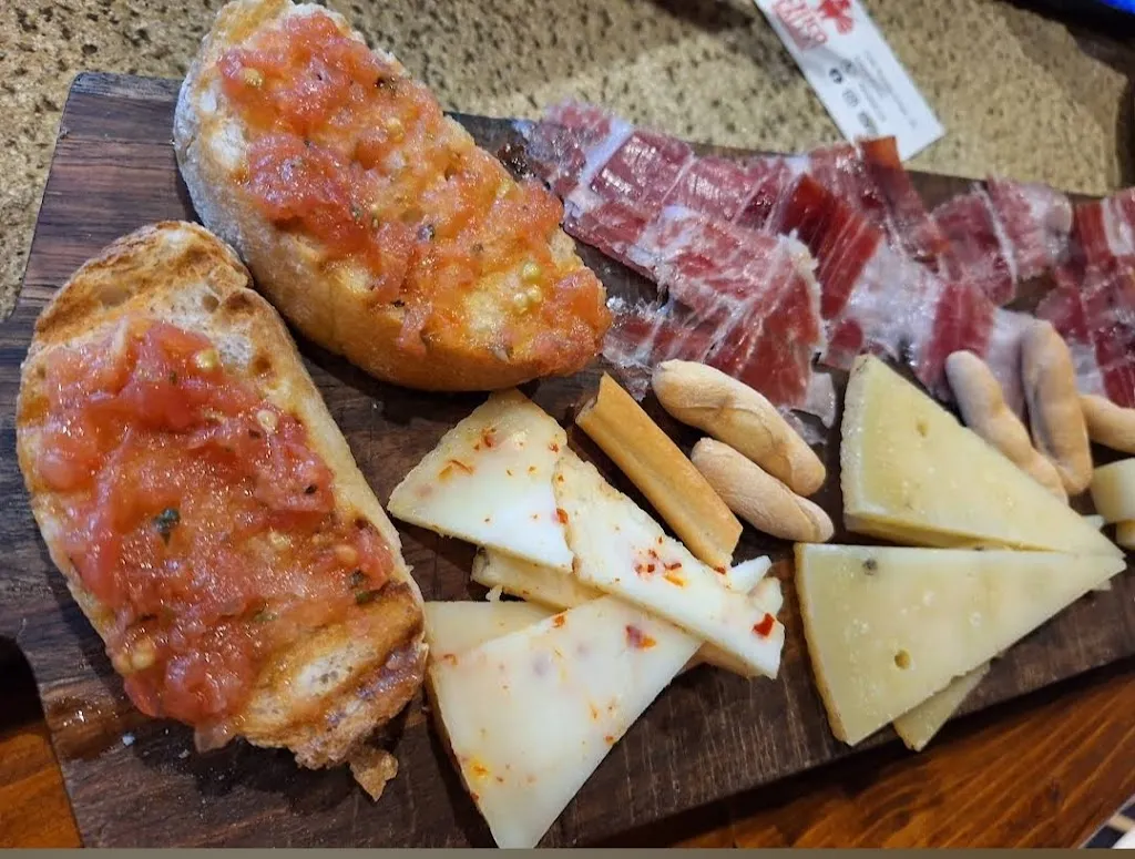 Taberna Chico Calla Elda_Elda_slider_image_2