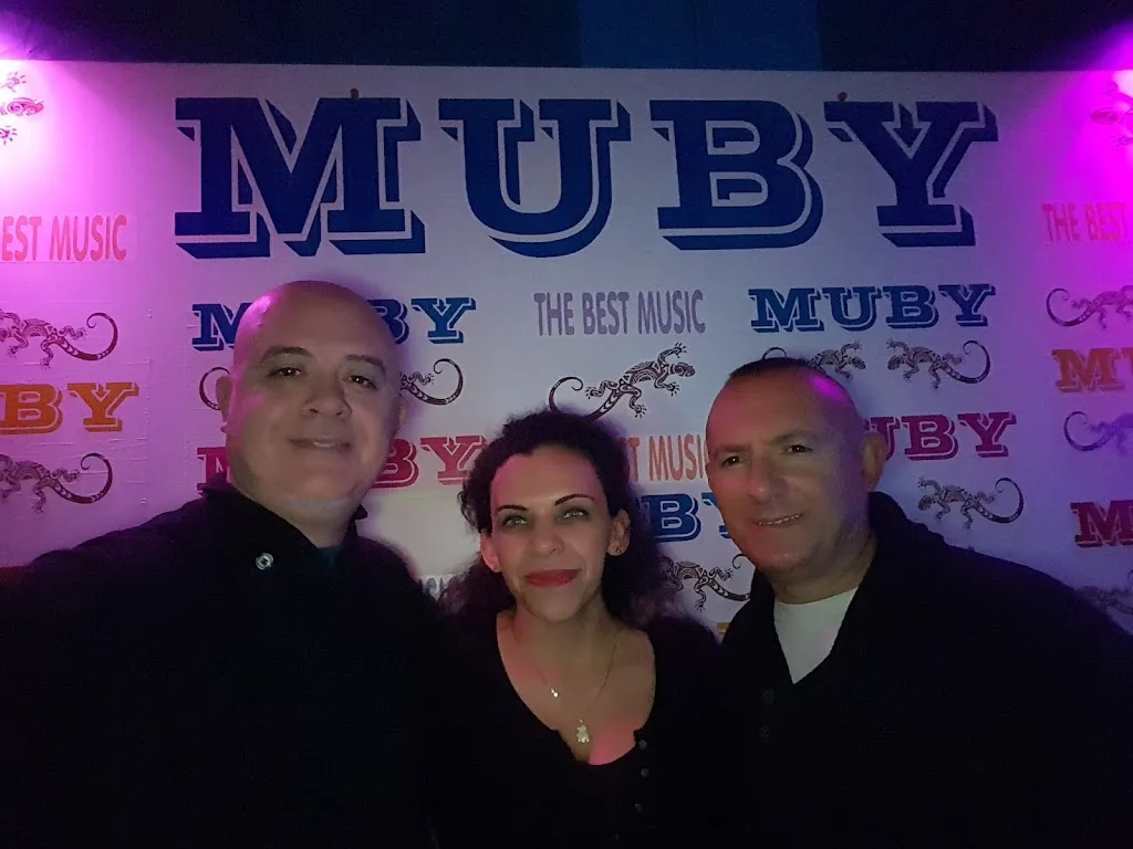 Antolín García_Pub Muby_El Hoyo de Pinares_review