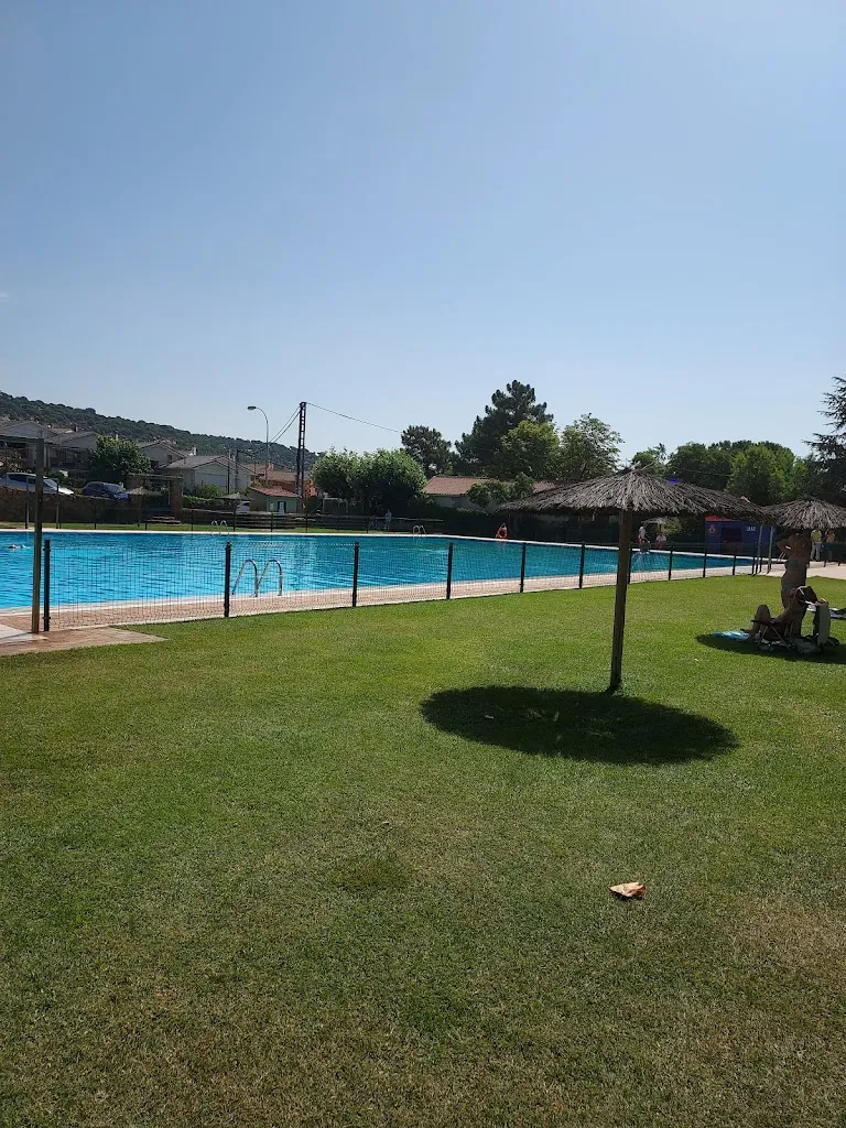 FCOJAVIER HERRERO SÁNCHEZ_Piscina municipal la perdiguera_El Hoyo de Pinares_review