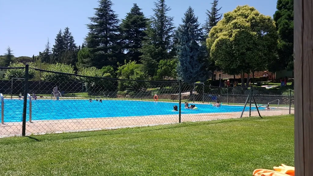 Daniel Ruiperez_Piscina municipal la perdiguera_El Hoyo de Pinares_review