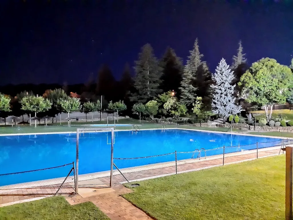 Piscina municipal la perdiguera restaurant in El Hoyo de Pinares