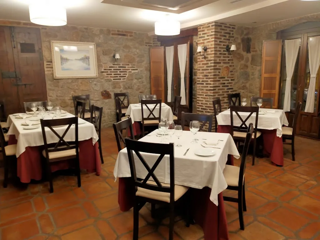 Restaurante y Hotel El Estanco_El Hoyo de Pinares_slider_image_3