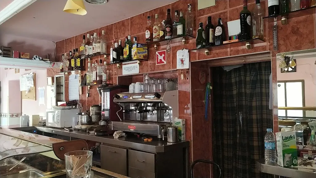 Bar-Churreria la Vuelta restaurant in El Hoyo de Pinares