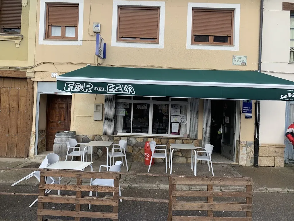 Bar la flor del Esla restaurant in Gradefes