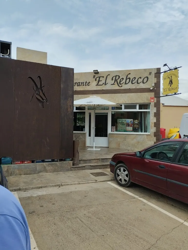 Restaurante El Rebeco_Fuentes de Carbajal_slider_image_1