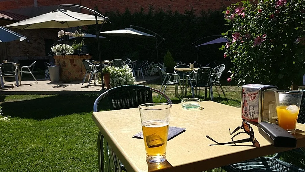 E. van der Zalm_Bar El Puente_Hospital de Órbigo_review