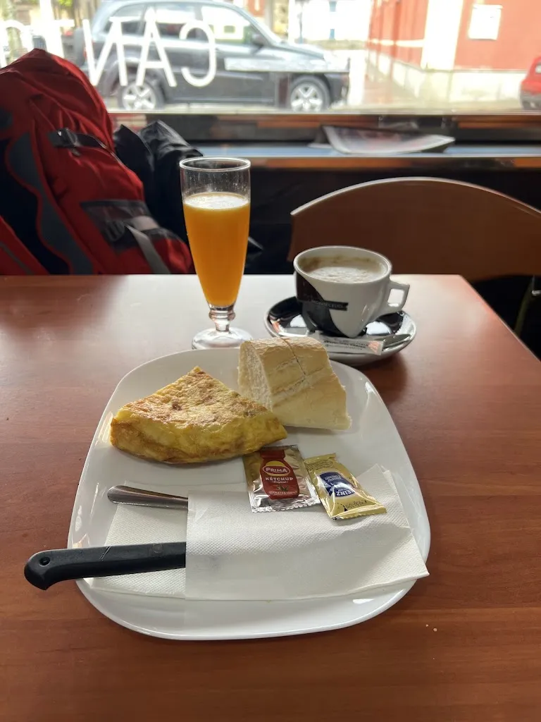 Heo Serin_Bar Café Cantón_Hospital de Órbigo_review